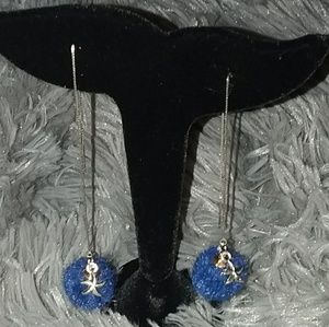 💙FUZZY BLUE PUFF&STAR⭐SILVER THREADER EARRINGS